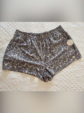 Vuori Women's Opal spots Gray Dash Shorts